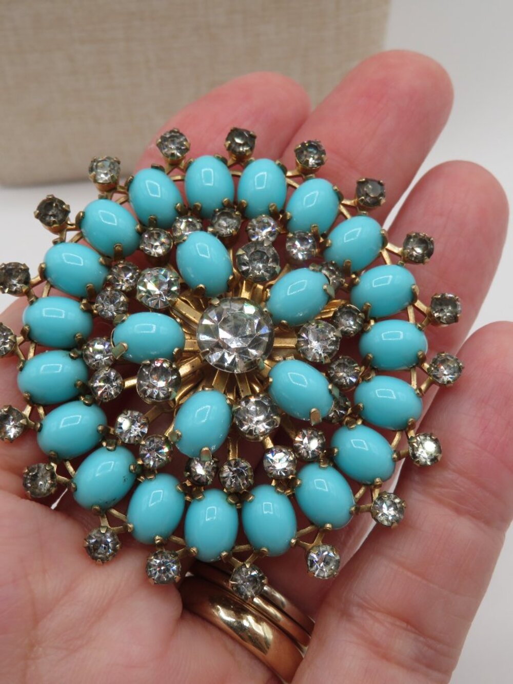 Vintage Faux Turquoise and Rhinestone Circle Floral Gold Tone Brooch - Picture 4 of 7